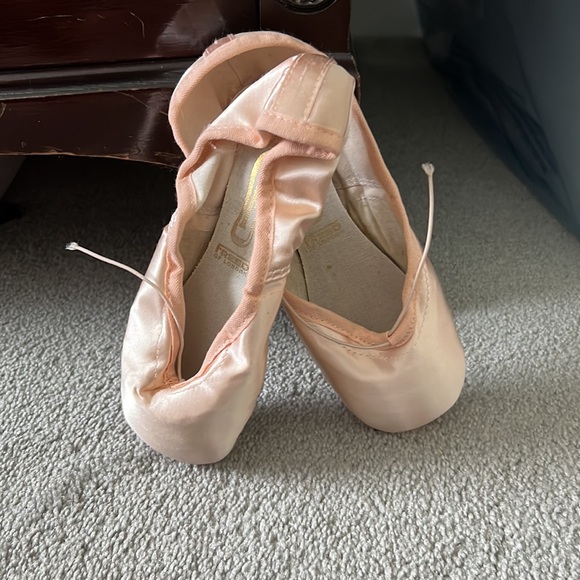 Freed Pointe shoes 12 new pairs for  55.00 each all in original packaging - Picture 3 of 6